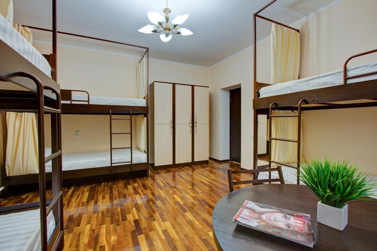 Centre Hostel Bishkek Ngoại thất bức ảnh