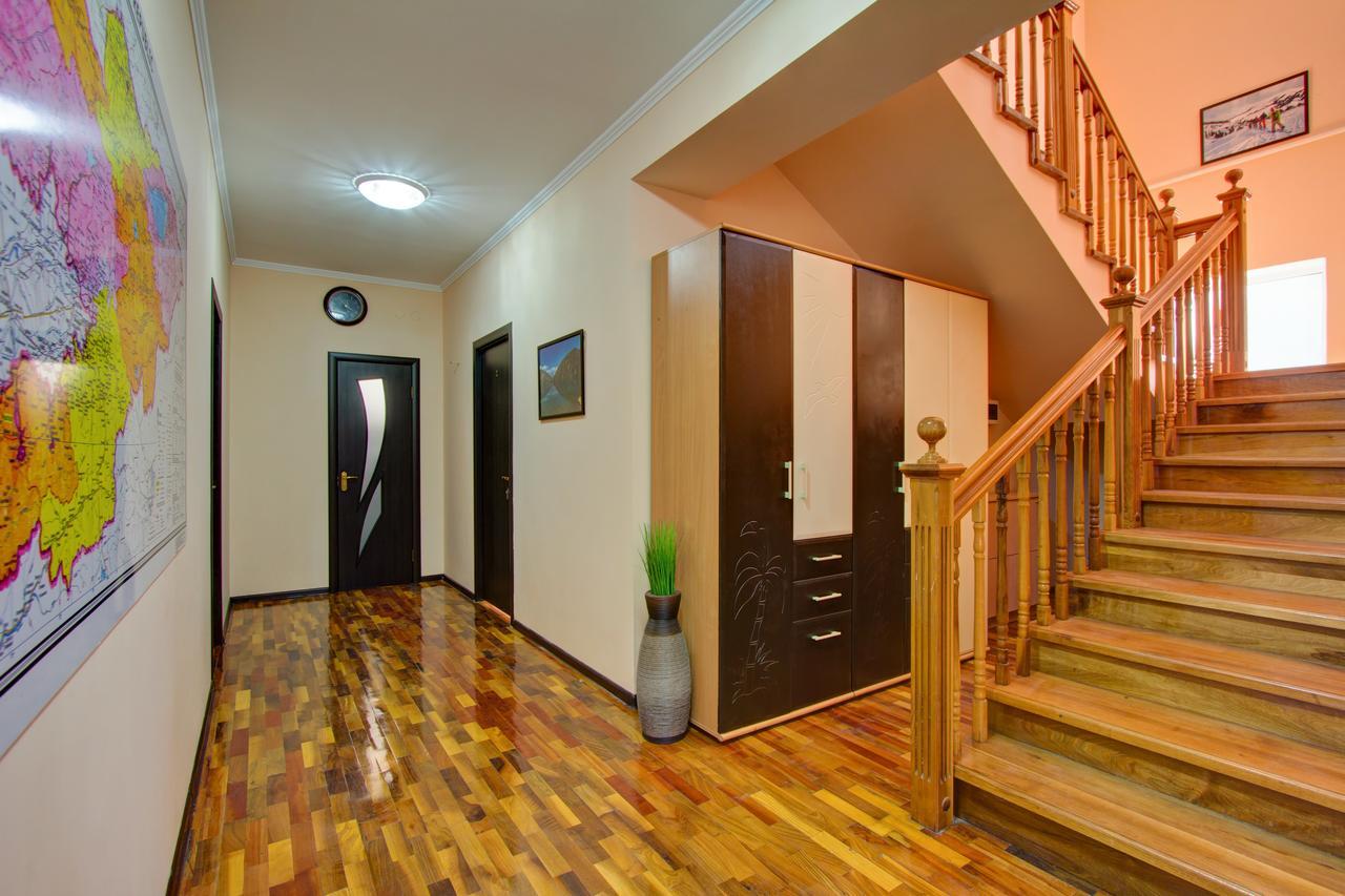 Centre Hostel Bishkek Ngoại thất bức ảnh
