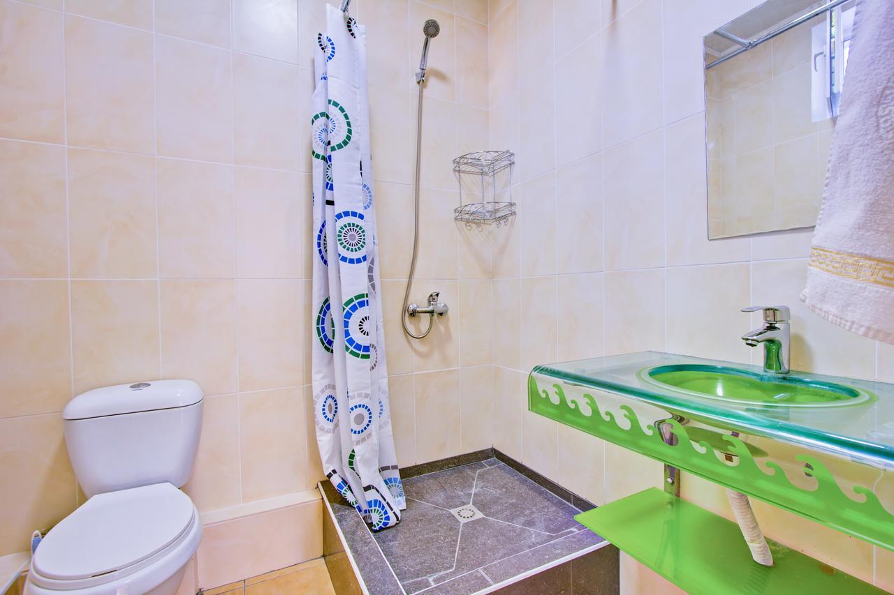 Centre Hostel Bishkek Ngoại thất bức ảnh